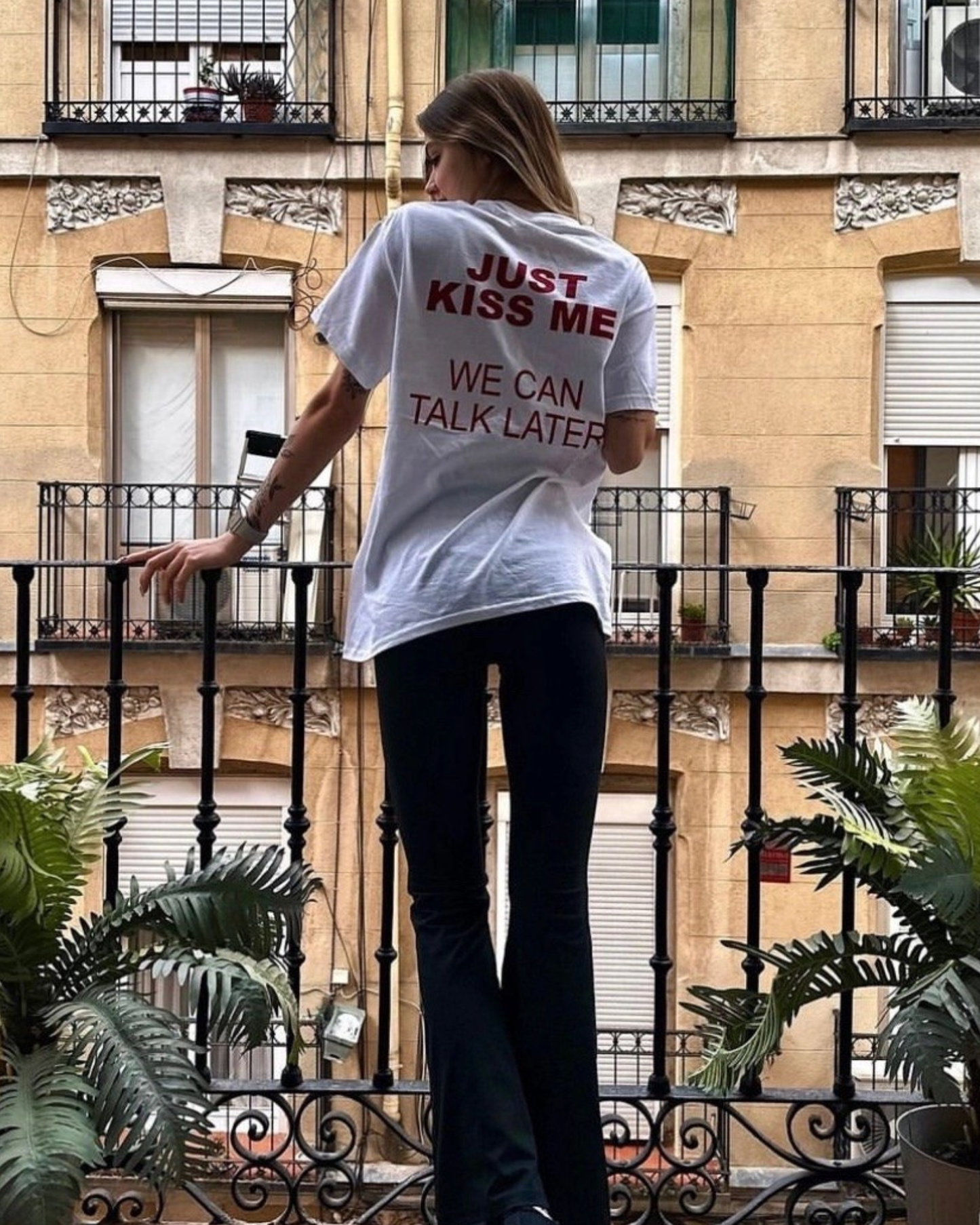 KISS ME TEE