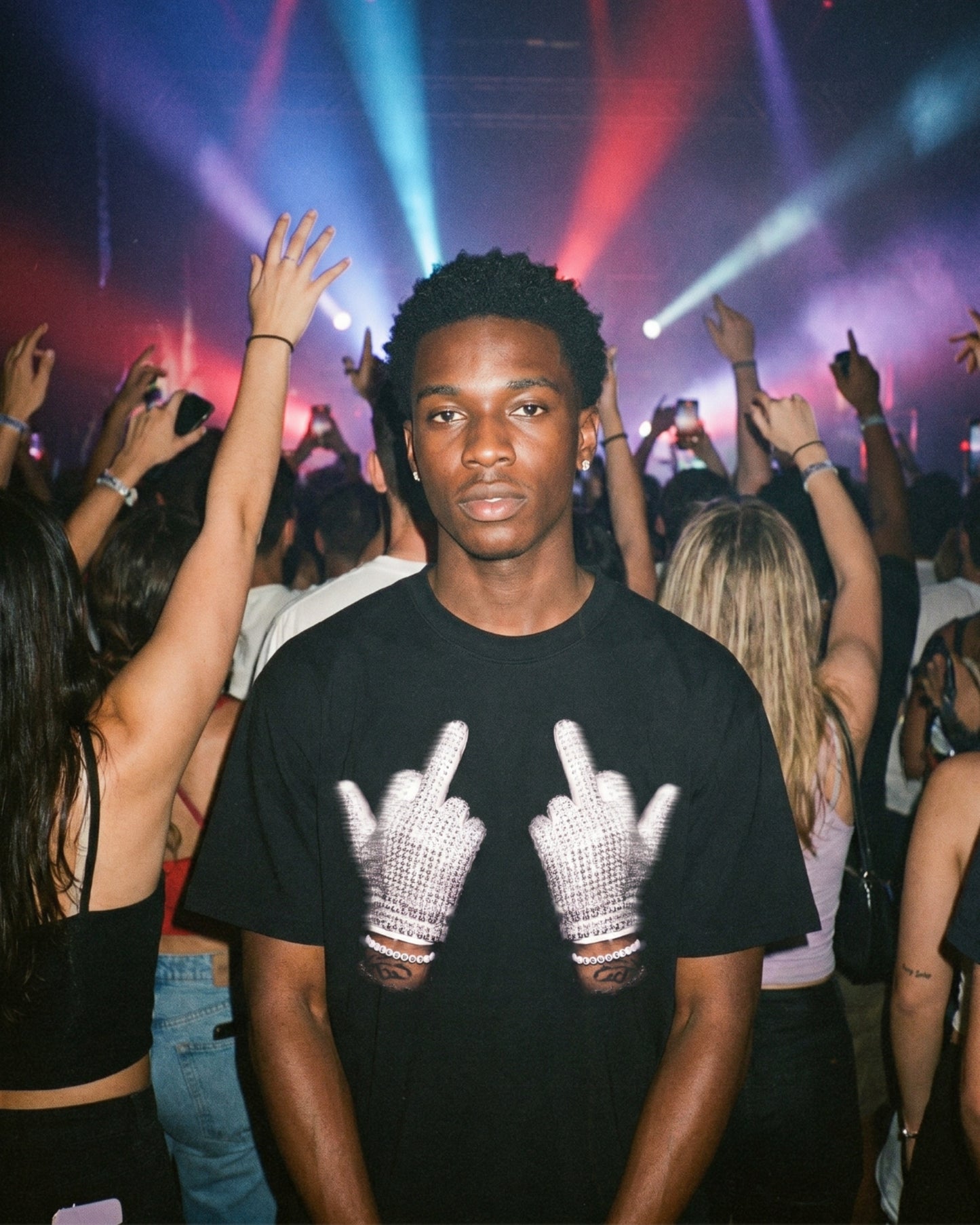 FROZEN GLOVES TEE