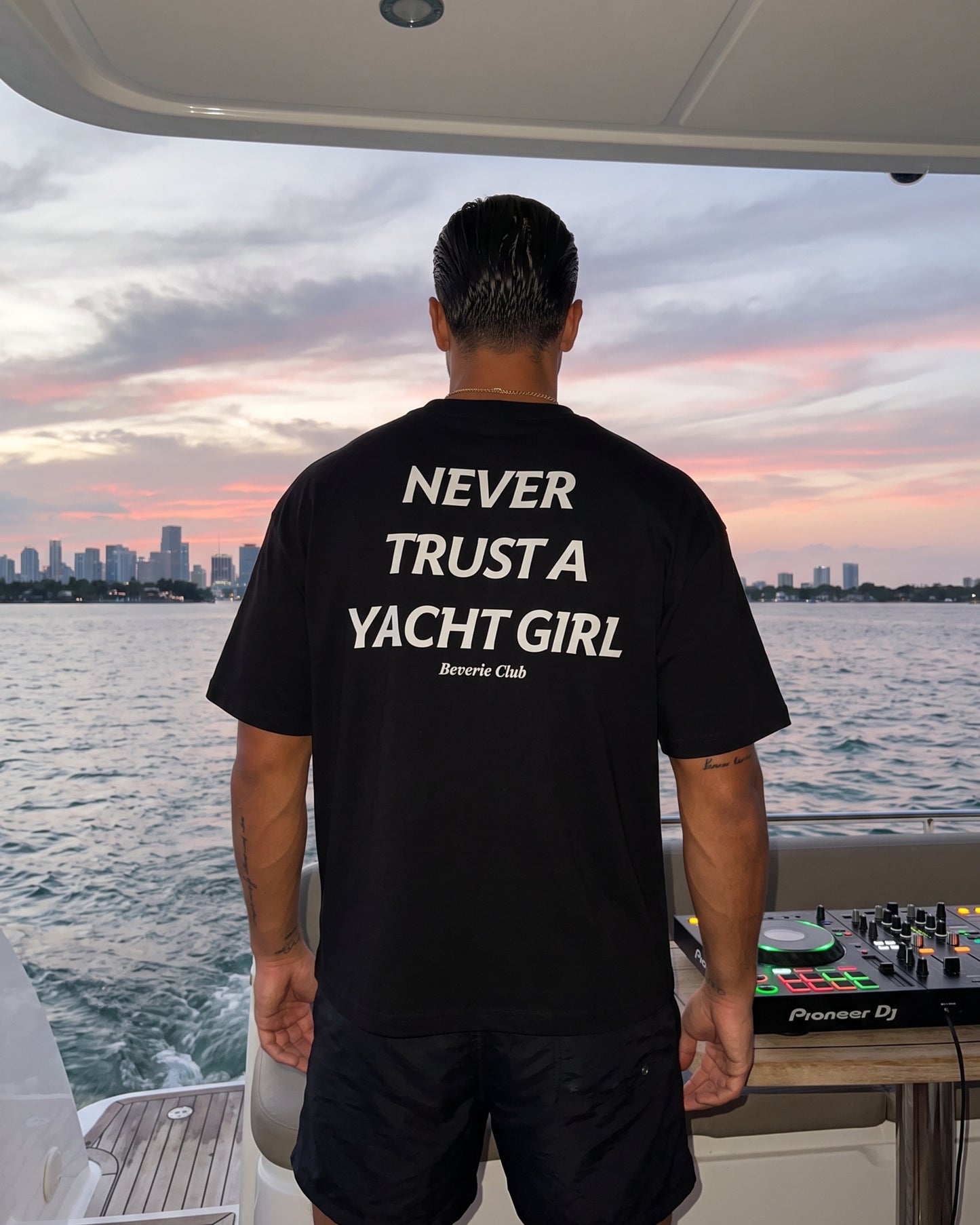YACHT GIRL TEE
