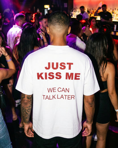 KISS ME TEE