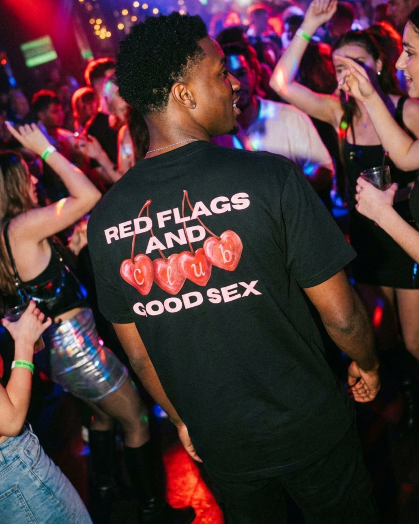 RED FLAGS TEE